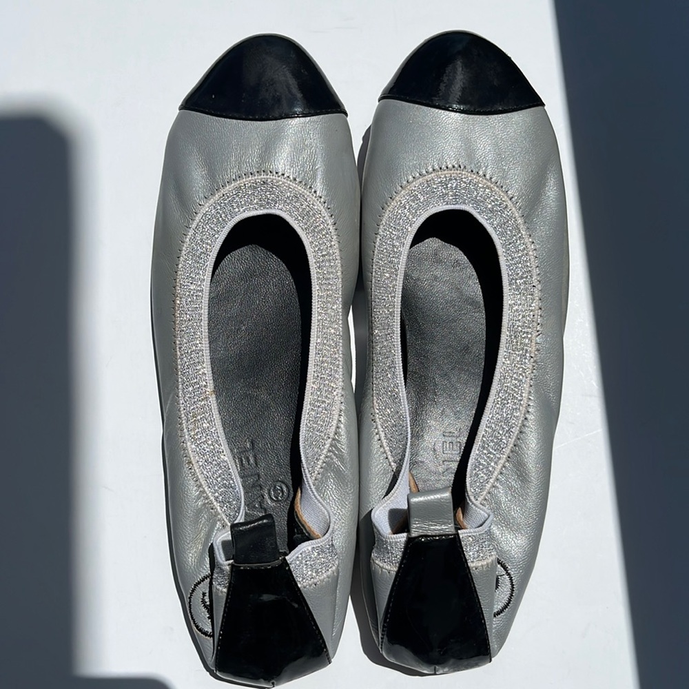 Authentic Chanel Silver Lambskin/Black Patent Leather Elastic Ballet Flats Shoes - Picture 12 of 16